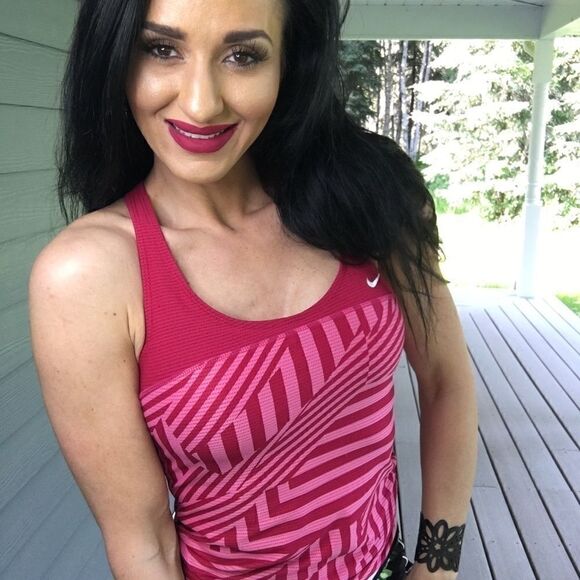 Nike fitness top built in sports bra pink - Picture 2 of 7